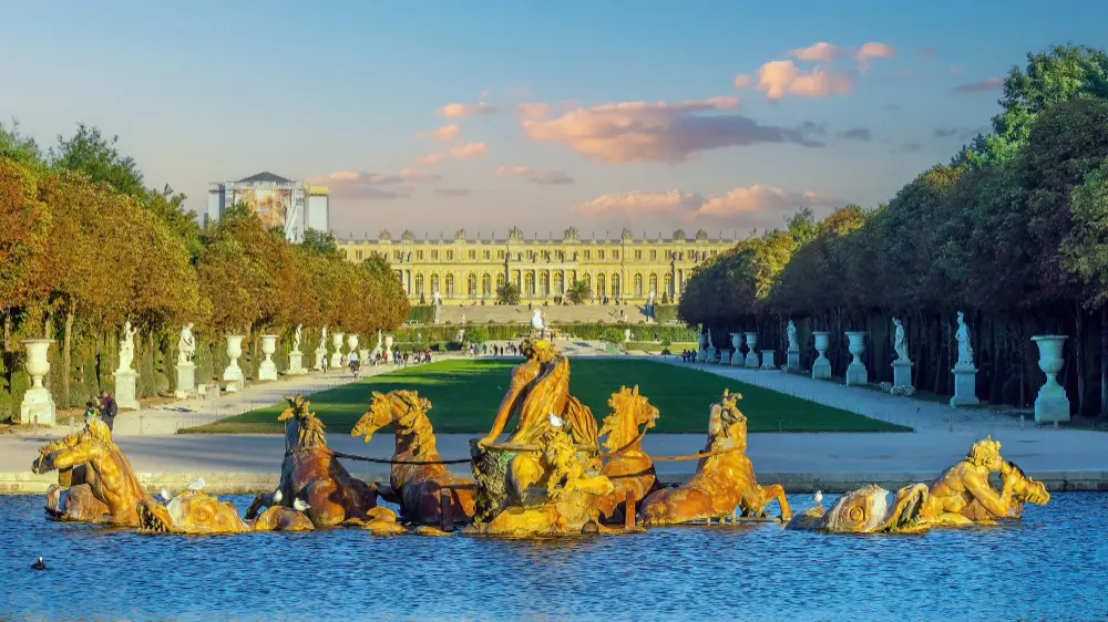 Garden of chateau de versailles and apollo's fountain Garden of chateau de versailles and apollo's fountain