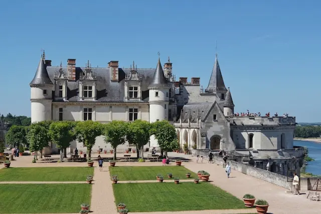 Château d’Amboise in summer Château d’Amboise in summer